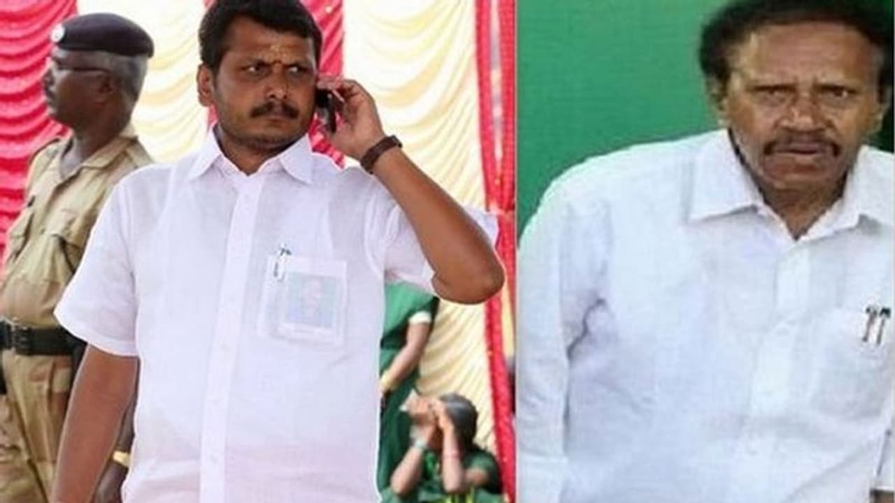 தம்பிதுரைக்காக ஓட்டுக் கேட்டு வந்த செந்தில் பாலாஜி... ரூ.1000 கொடுக்கச் சொன்னதால் அதிர்ச்சி..! தம்பிதுரைக்காக ஓட்டுக் கேட்டு வந்த செந்தில் பாலாஜி... ரூ.1000 கொடுக்கச் சொன்னதால் அதிர்ச்சி..!