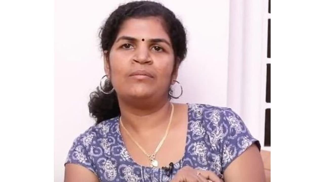 കനക ദുർഗ വിവാഹ മോചിതയായി; വിവാഹമോചനം പരസ്പര ധാരണയില്, കേസുകളും പിന്വലിച്ചു കനക ദുർഗ വിവാഹ മോചിതയായി; വിവാഹമോചനം പരസ്പര ധാരണയില്, കേസുകളും പിന്വലിച്ചു