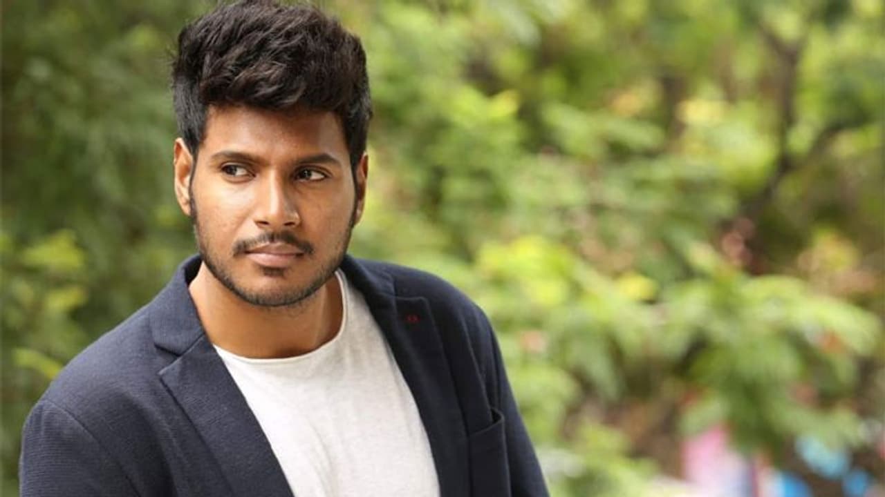 సమస్యల్లో పడ్డ 'A1 ఎక్స్ ప్రెస్', తలపట్టుకున్న సందీప్ కిషన్! సమస్యల్లో పడ్డ 'A1 ఎక్స్ ప్రెస్', తలపట్టుకున్న సందీప్ కిషన్!