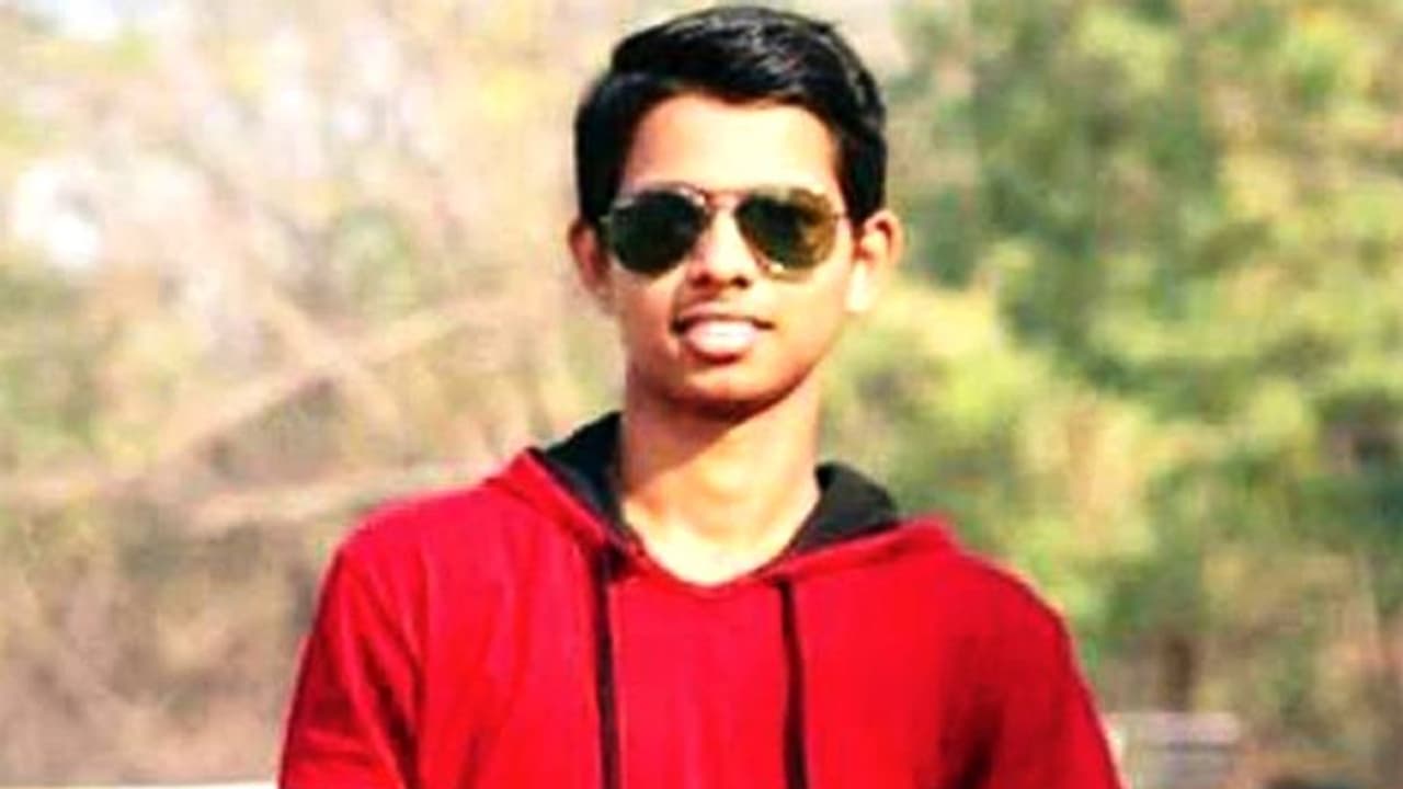 പണത്തിനായി പതിനഞ്ചുകാരനെ ജിമ്മിലെ പരിശീകന് തട്ടിക്കൊണ്ടുപോയി തലയ്ക്കടിച്ചു കൊന്നു പണത്തിനായി പതിനഞ്ചുകാരനെ ജിമ്മിലെ പരിശീകന് തട്ടിക്കൊണ്ടുപോയി തലയ്ക്കടിച്ചു കൊന്നു