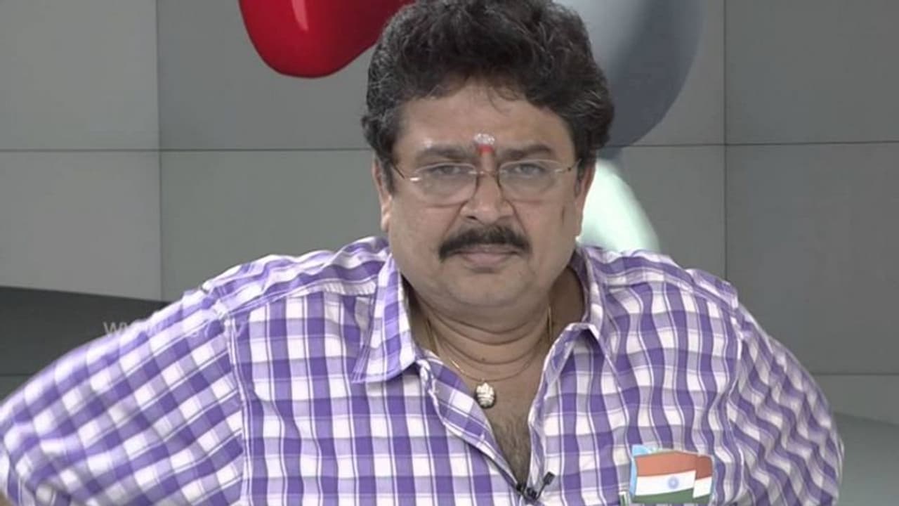 கமலின் சர்ச்சை குறித்து எஸ்.வி. சேகர் சர்ச்சை பேச்சு..! சூட்டோடு சூடா இதுவும் கடந்து போகுமோ..? கமலின் சர்ச்சை குறித்து எஸ்.வி. சேகர் சர்ச்சை பேச்சு..! சூட்டோடு சூடா இதுவும் கடந்து போகுமோ..?