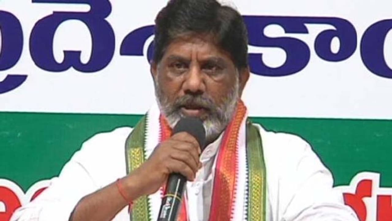 రైతులను అవమానపర్చాడు: మంత్రి నిరంజన్ రెడ్డిపై భట్టి ఫైర్