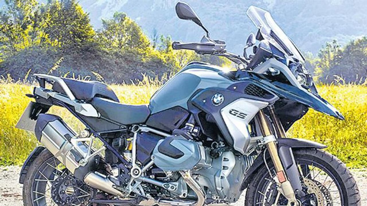 బీఎండబ్ల్యూ నుంచి సరికొత్త బైక్లు...ధరెంతో తెలిస్తే నోరెళ్లబెట్టాల్సిందే... బీఎండబ్ల్యూ నుంచి సరికొత్త బైక్లు...ధరెంతో తెలిస్తే నోరెళ్లబెట్టాల్సిందే...