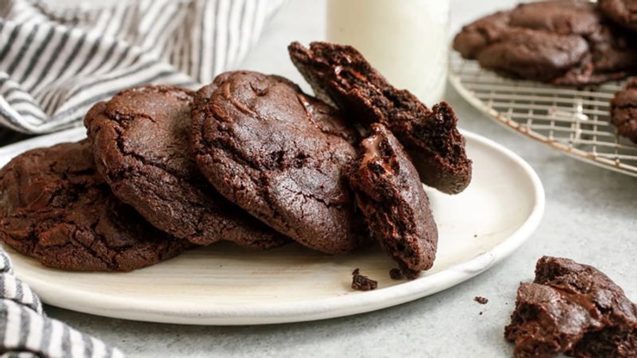 അടിപൊളി ചോക്ലേറ്റ് കുക്കീസ് തയ്യാറാക്കാം അടിപൊളി ചോക്ലേറ്റ് കുക്കീസ് തയ്യാറാക്കാം