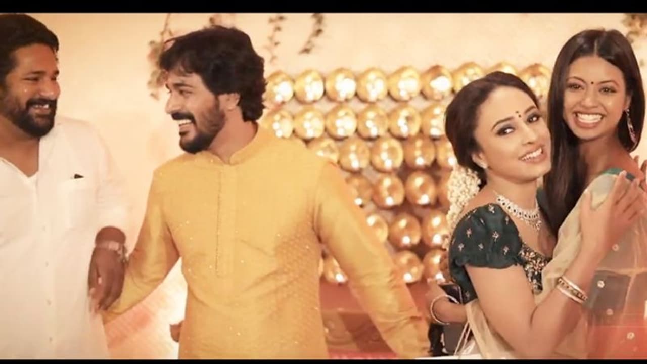 'റൗഡി ബേബി'ക്ക് ചുവട് വെച്ച് പേളിയും ശ്രീനിഷും; വിവാഹനിശ്ചയ വീഡിയോ 'റൗഡി ബേബി'ക്ക് ചുവട് വെച്ച് പേളിയും ശ്രീനിഷും; വിവാഹനിശ്ചയ വീഡിയോ