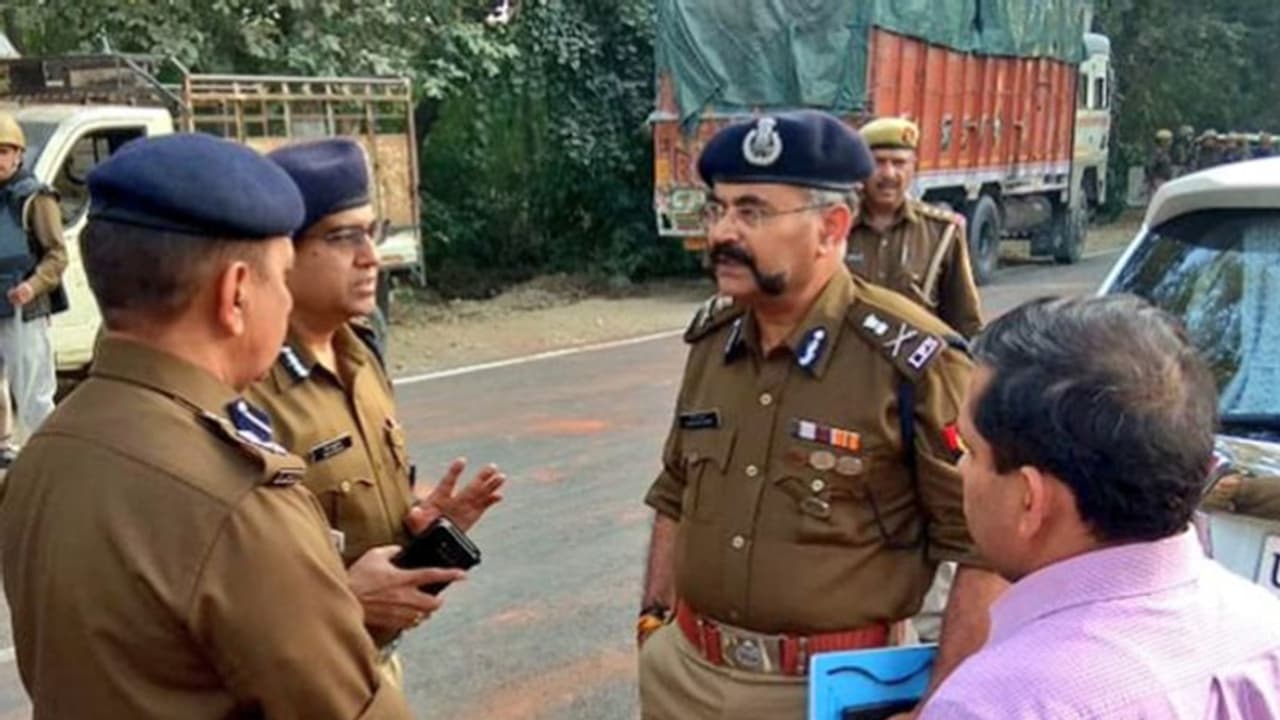 പൊലീസുകാർക്കൊരു സന്തോഷവാർത്ത; മീശ പരിരക്ഷിക്കാൻ അലവൻസ് വർദ്ധിപ്പിച്ച് യുപി സർക്കാർ പൊലീസുകാർക്കൊരു സന്തോഷവാർത്ത; മീശ പരിരക്ഷിക്കാൻ അലവൻസ് വർദ്ധിപ്പിച്ച് യുപി സർക്കാർ