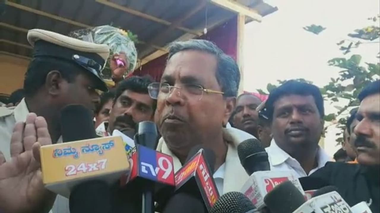 ನಾನ್ ಹೇಳ್ಲಿಲ್ವಾ ಈಶ್ವರಪ್ಪಂಗೆ ಮೆದುಳೇ ಇಲ್ಲಾ ಅಂತಾ: ಸಿದ್ದರಾಮಯ್ಯ! ನಾನ್ ಹೇಳ್ಲಿಲ್ವಾ ಈಶ್ವರಪ್ಪಂಗೆ ಮೆದುಳೇ ಇಲ್ಲಾ ಅಂತಾ: ಸಿದ್ದರಾಮಯ್ಯ!