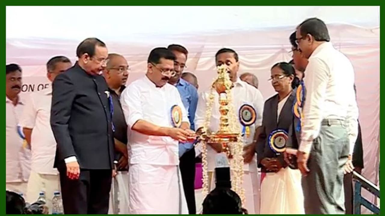 സംസ്ഥാനത്ത് മൂന്നംഗ വഖഫ് ട്രൈബ്യൂണല് നിലവില് വന്നു സംസ്ഥാനത്ത് മൂന്നംഗ വഖഫ് ട്രൈബ്യൂണല് നിലവില് വന്നു