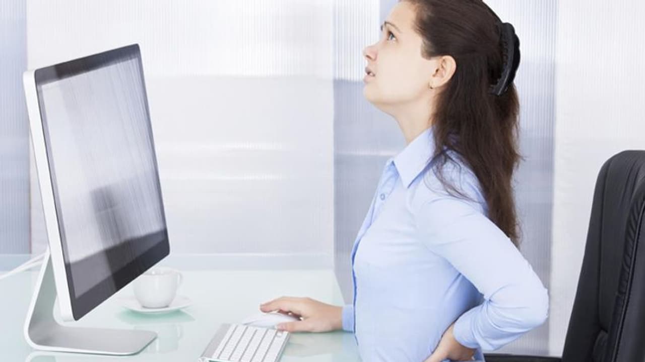 ദീര്ഘനേരം ഇരുന്ന് ജോലി ചെയ്യുന്നവരാണോ; എങ്കിൽ സൂക്ഷിക്കുക ദീര്ഘനേരം ഇരുന്ന് ജോലി ചെയ്യുന്നവരാണോ; എങ്കിൽ സൂക്ഷിക്കുക
