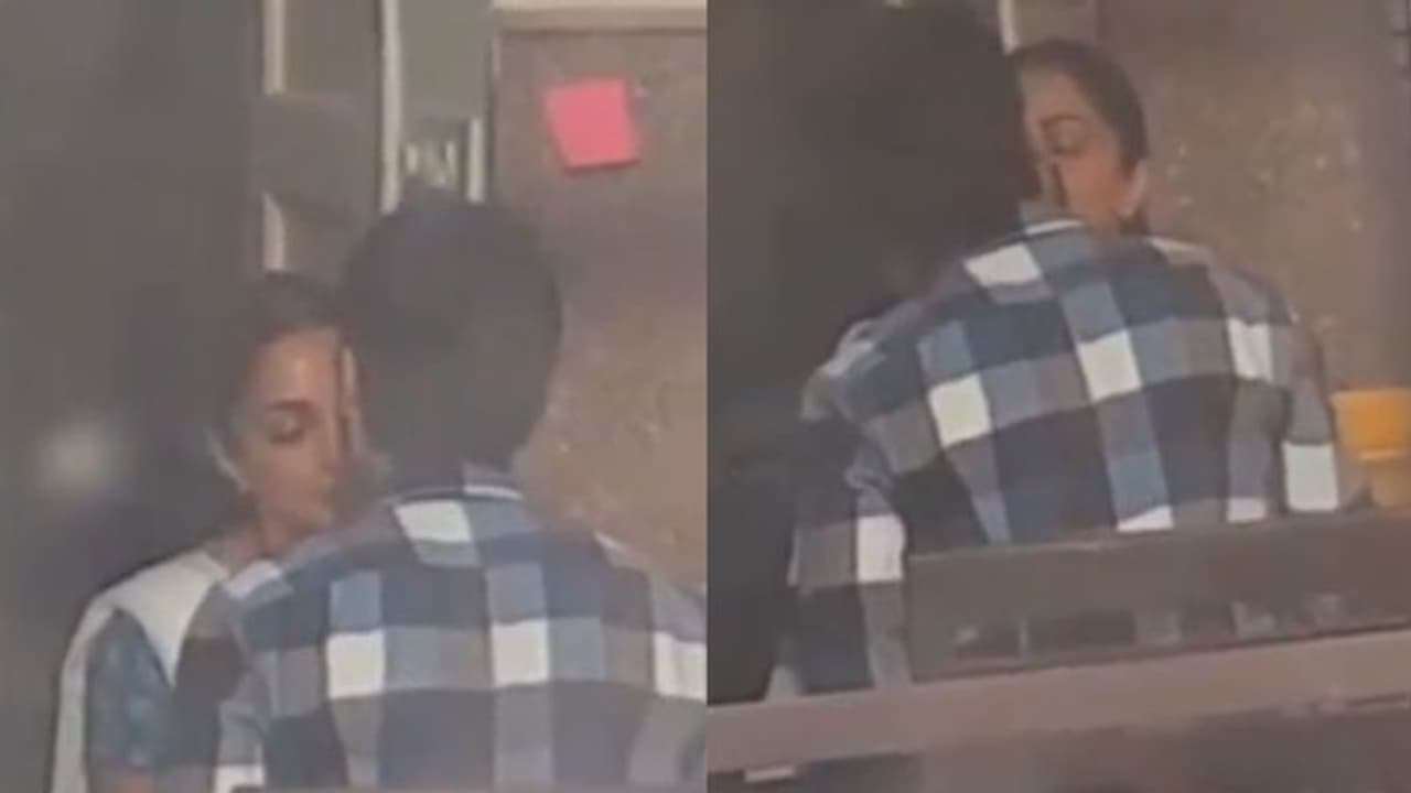 హీరో, హీరోయిన్ల లిప్ లాక్ సీన్.. సోషల్ మీడియాలో వైరల్! హీరో, హీరోయిన్ల లిప్ లాక్ సీన్.. సోషల్ మీడియాలో వైరల్!