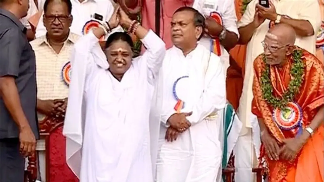 Sabarimala: Mata Amritanandamayi attends Ayyappa Bhakta Sangamam, CPM secy ridicules spiritual leader