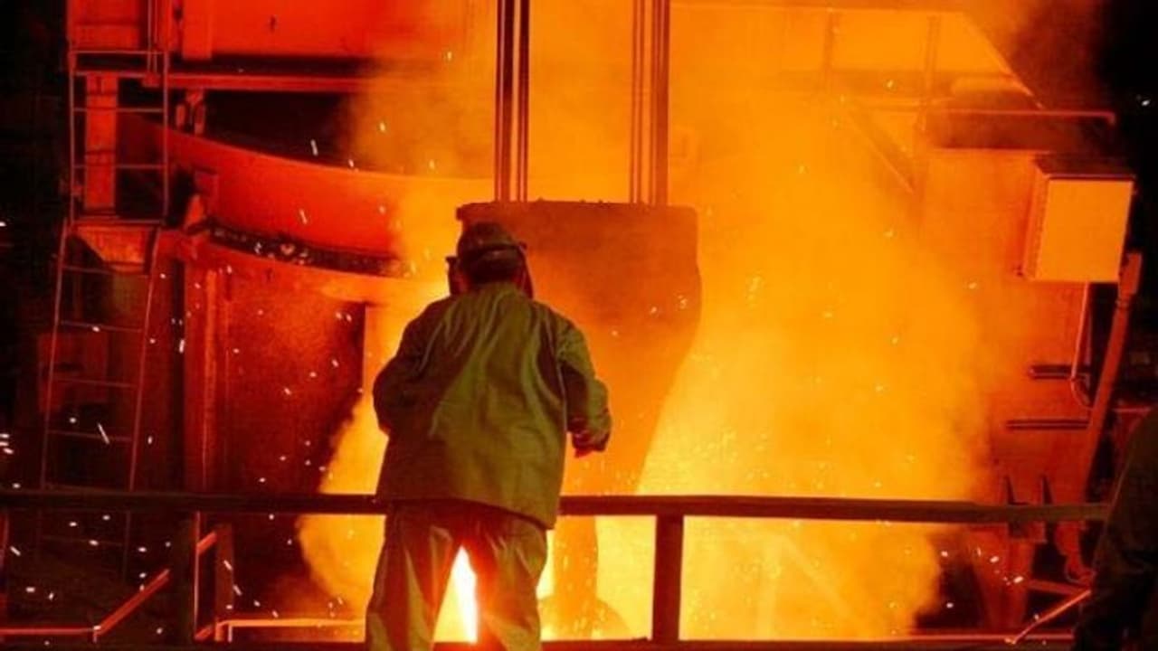 విశాఖ స్టిల్ ప్లాంట్లో భారీ అగ్నిప్రమాదం....కోట్లలో ఆస్తినష్టం విశాఖ స్టిల్ ప్లాంట్లో భారీ అగ్నిప్రమాదం....కోట్లలో ఆస్తినష్టం