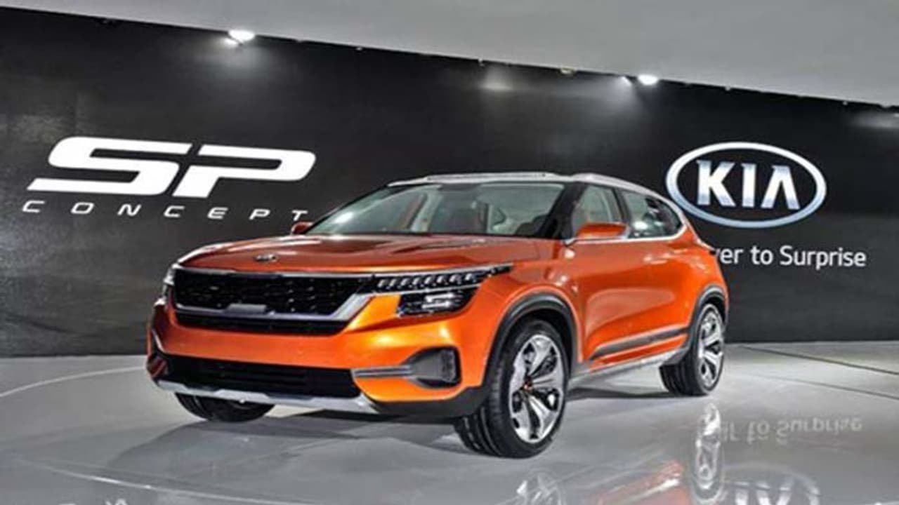 పెనుకొండలో కియా మోటార్స్ తొలి కారును విడుదల చేసిన బాబు