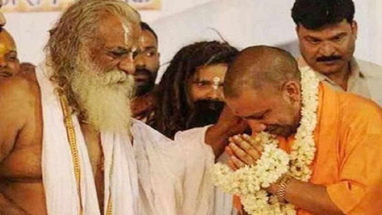 योगी सरकार देगी साधु संतो को पेंशन, कुंभ के जरिए लोकसभा चुनाव पर नजर