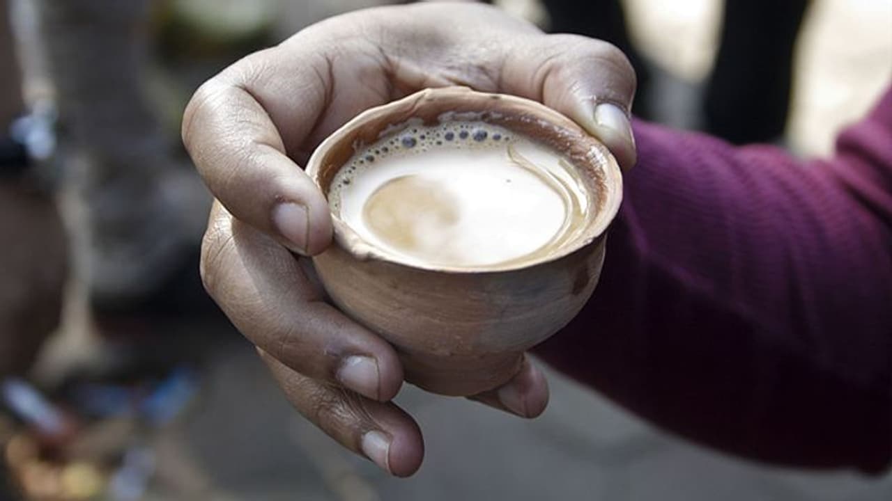 ಇನ್ನು ಏರ್‌ಪೋರ್ಟ್‌, ಮಾಲ್‌ಗಳಲ್ಲೂ ಮಣ್ಣಿನ ಕಪ್‌ನಲ್ಲಿ ಟೀ!