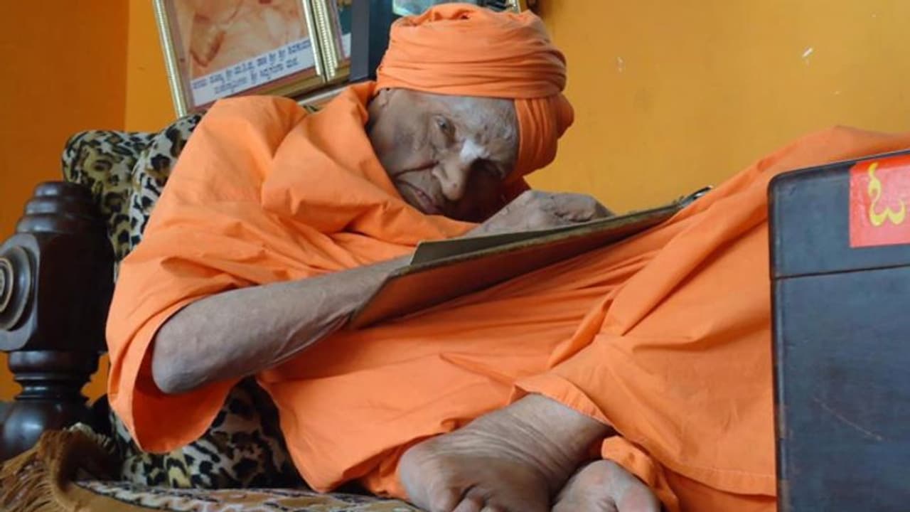 ಅಮಾವಾಸ್ಯೆ ದಿನ ಶ್ರೀಗಳು ಮಠ ಬಿಟ್ಟು ಹೋಗುತ್ತಿರಲಿಲ್ಲವೇಕೆ..! ಅಮಾವಾಸ್ಯೆ ದಿನ ಶ್ರೀಗಳು ಮಠ ಬಿಟ್ಟು ಹೋಗುತ್ತಿರಲಿಲ್ಲವೇಕೆ..!