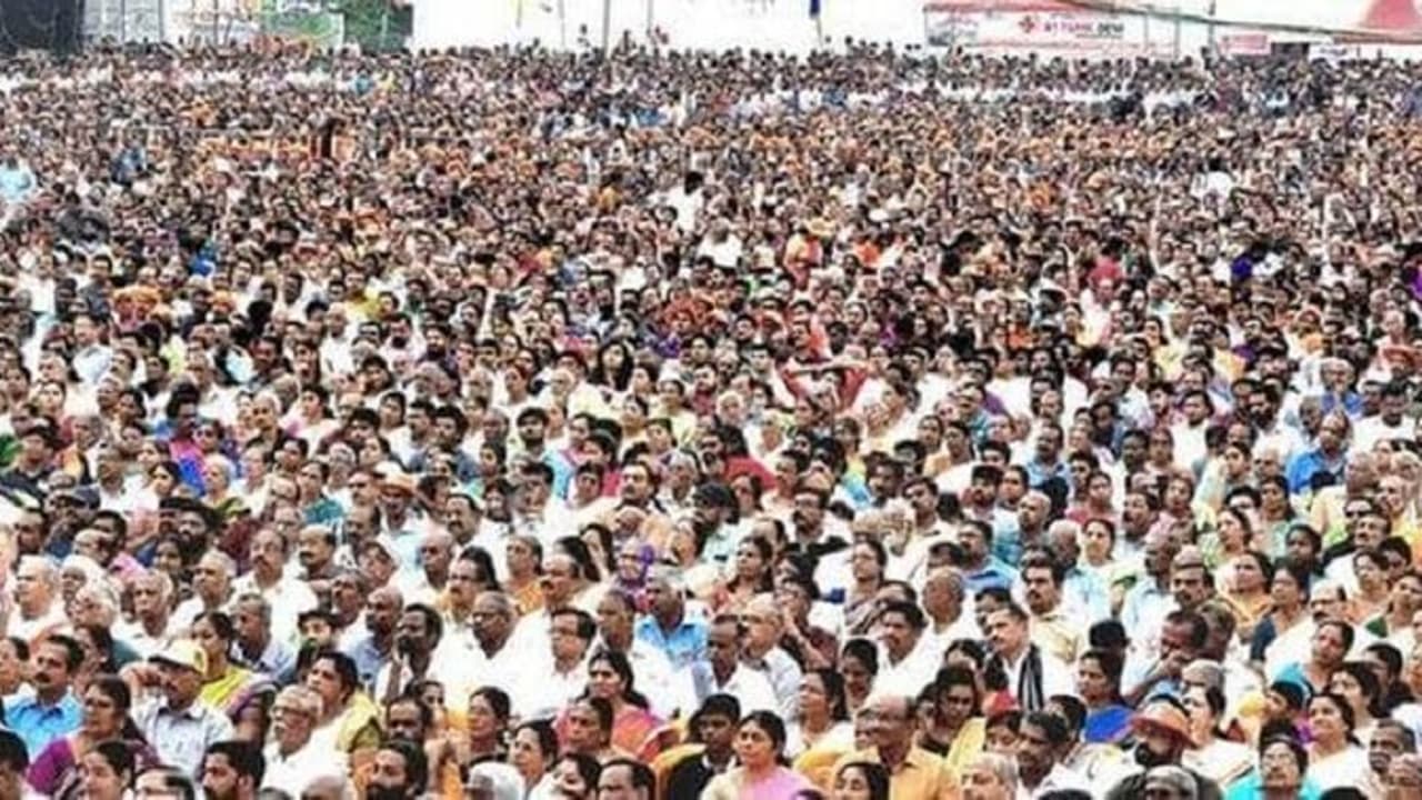 திருவனந்தபுரத்தைக் கலக்கிய அய்யப்ப பக்தர்கள் !! பினராயி விஜயனுக்கு எதிராக லட்சக்கணக்கில் திரண்டு மிரட்டல் !! திருவனந்தபுரத்தைக் கலக்கிய அய்யப்ப பக்தர்கள் !! பினராயி விஜயனுக்கு எதிராக லட்சக்கணக்கில் திரண்டு மிரட்டல் !!