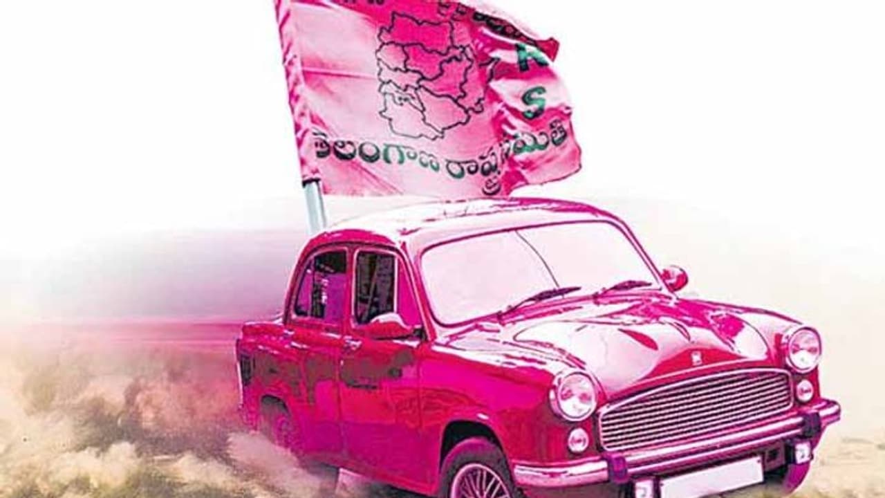 నో టిక్కెట్టు: కన్నీళ్లు పెట్టుకొన్న మాజీ మున్సిపల్ ఛైర్మెన్, సూసైడ్ యత్నం నో టిక్కెట్టు: కన్నీళ్లు పెట్టుకొన్న మాజీ మున్సిపల్ ఛైర్మెన్, సూసైడ్ యత్నం