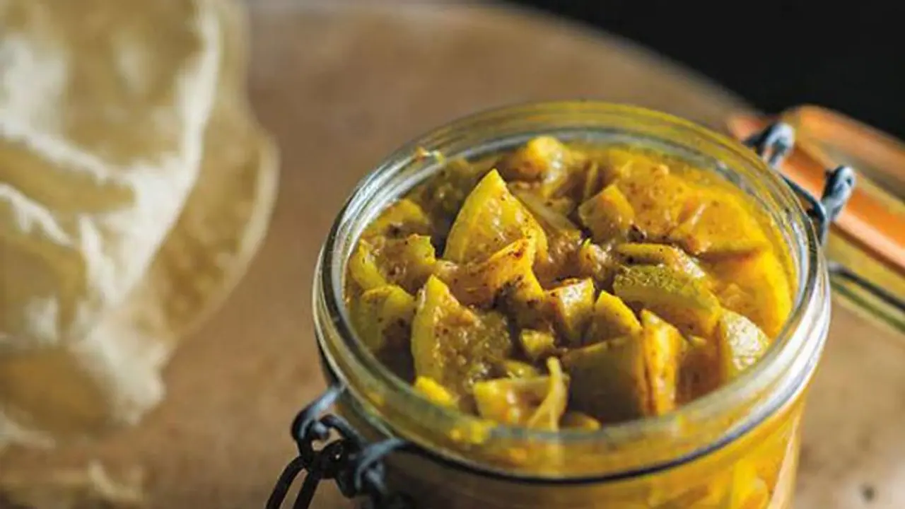 അച്ചാറുകളും സോസുകളും ജാമുകളുമെല്ലാം ഫ്രിഡ്ജില് സൂക്ഷിക്കുമ്പോള്... അച്ചാറുകളും സോസുകളും ജാമുകളുമെല്ലാം ഫ്രിഡ്ജില് സൂക്ഷിക്കുമ്പോള്...