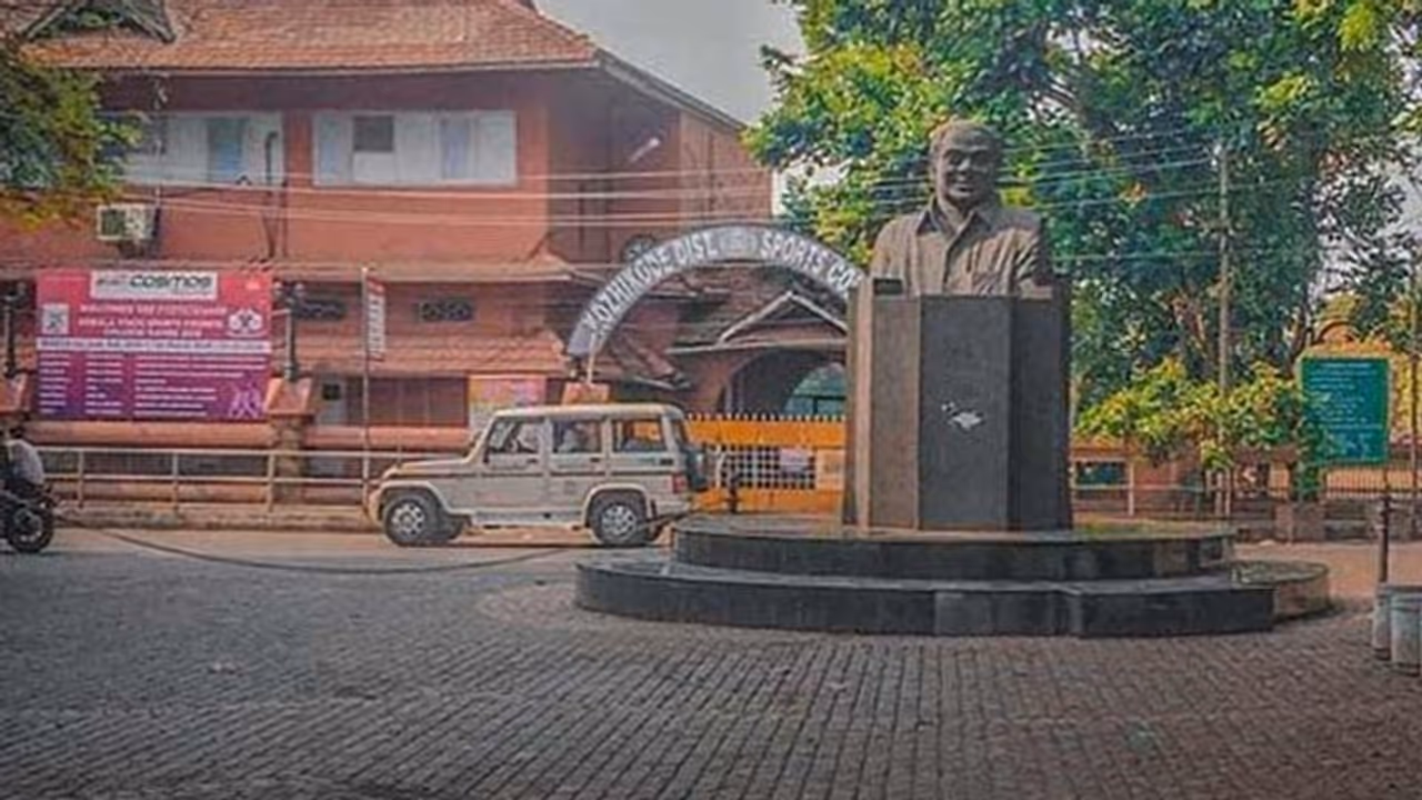 ഉത്തരവ് ലംഘിച്ച് കട തുറന്നു; വ്യാപാരി വ്യവസായി ഏകോപന സമിതി പ്രസിഡന്റിനെതിരെ കേസ് ഉത്തരവ് ലംഘിച്ച് കട തുറന്നു; വ്യാപാരി വ്യവസായി ഏകോപന സമിതി പ്രസിഡന്റിനെതിരെ കേസ്