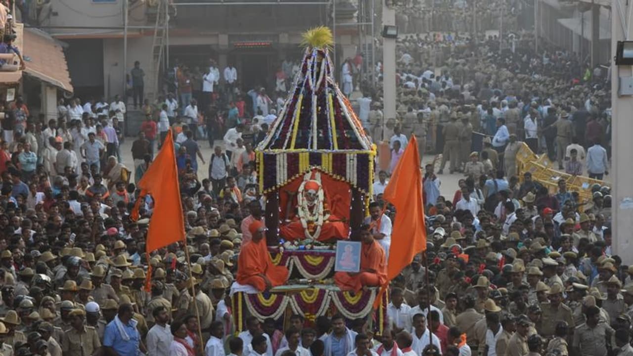 ಲಕ್ಷಾಂತರ ಭಕ್ತರಿಗೆ ಸಿದ್ಧಗಂಗಾ ಶ್ರೀ ದರ್ಶನ ಭಾಗ್ಯವಿಲ್ಲ ಲಕ್ಷಾಂತರ ಭಕ್ತರಿಗೆ ಸಿದ್ಧಗಂಗಾ ಶ್ರೀ ದರ್ಶನ ಭಾಗ್ಯವಿಲ್ಲ