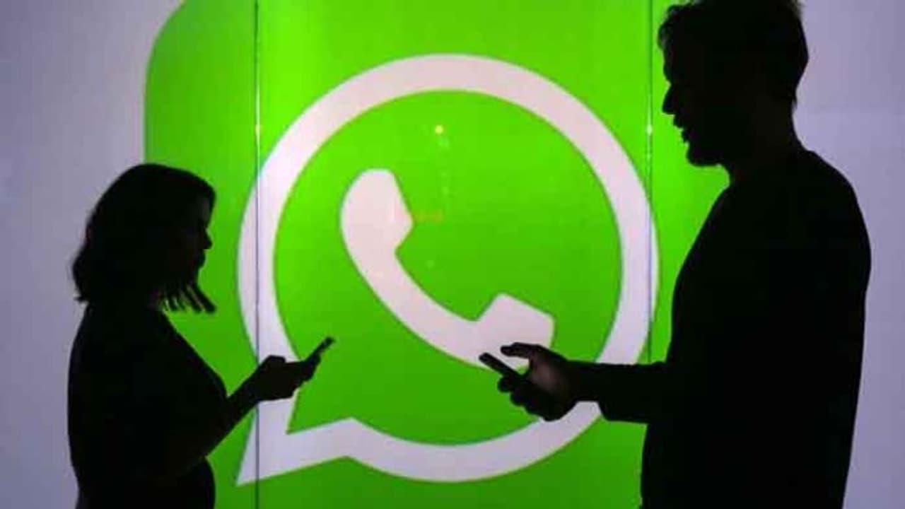 ವಾಟ್ಸಪ್ ಹೊಸ ಫೀಚರ್: ಸುಳ್ಸುದ್ದಿ ಹರಡೋರಿಗೆ ಕಲಿಸಲಿದೆ ಬುದ್ಧಿ! ವಾಟ್ಸಪ್ ಹೊಸ ಫೀಚರ್: ಸುಳ್ಸುದ್ದಿ ಹರಡೋರಿಗೆ ಕಲಿಸಲಿದೆ ಬುದ್ಧಿ!