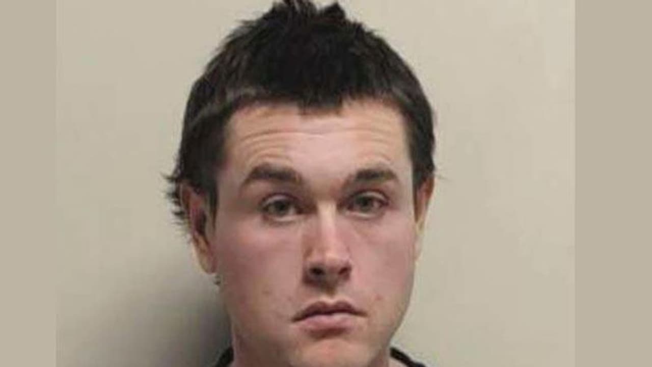 నేనింకా వర్జిన్నే...అందుకే అమ్మాయిలను చంపుతా: ఫేస్ బుక్లో యువకుడి పోస్ట్ నేనింకా వర్జిన్నే...అందుకే అమ్మాయిలను చంపుతా: ఫేస్ బుక్లో యువకుడి పోస్ట్