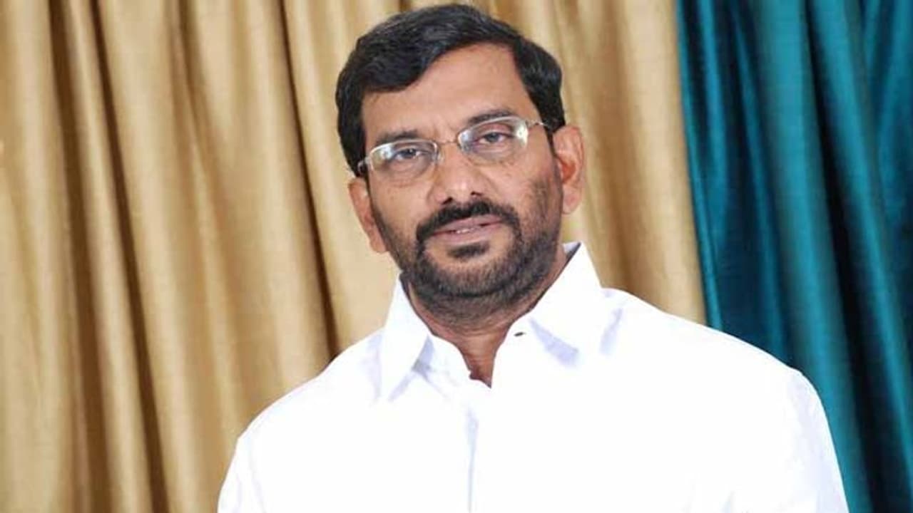 సోమిరెడ్డికి షాక్.. భూ వివాదంలో నోటీసులు సోమిరెడ్డికి షాక్.. భూ వివాదంలో నోటీసులు