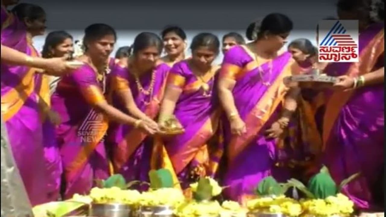 ನೋಡಬನ್ನಿ ಕೃಷ್ಣೆ ಘಟಪ್ರಭಾ ನದಿಗಳ ತಟದಲ್ಲಿ ಮಹಿಳೆಯರ ಸುಗ್ಗಿ ಹುಗ್ಗಿ ಹಬ್ಬ!