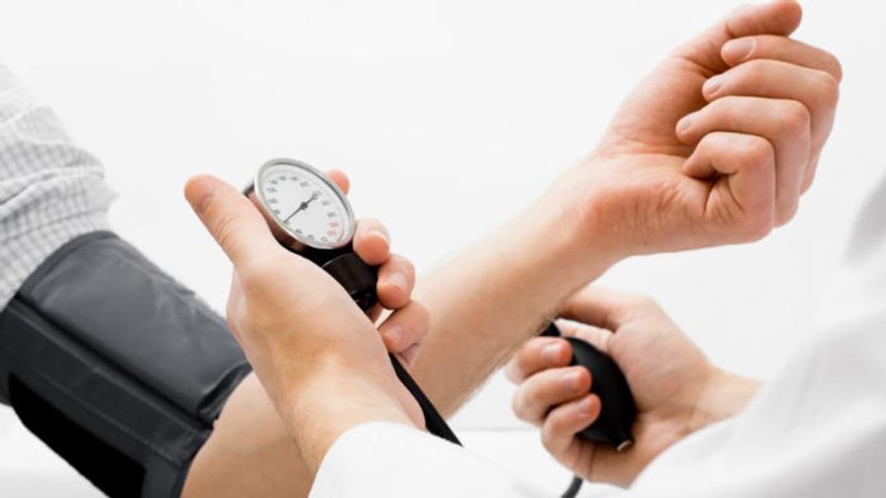 രക്തസമ്മർദ്ദം കുറയ്ക്കാൻ സഹായിക്കുന്ന 6 ഭക്ഷണങ്ങൾ രക്തസമ്മർദ്ദം കുറയ്ക്കാൻ സഹായിക്കുന്ന 6 ഭക്ഷണങ്ങൾ