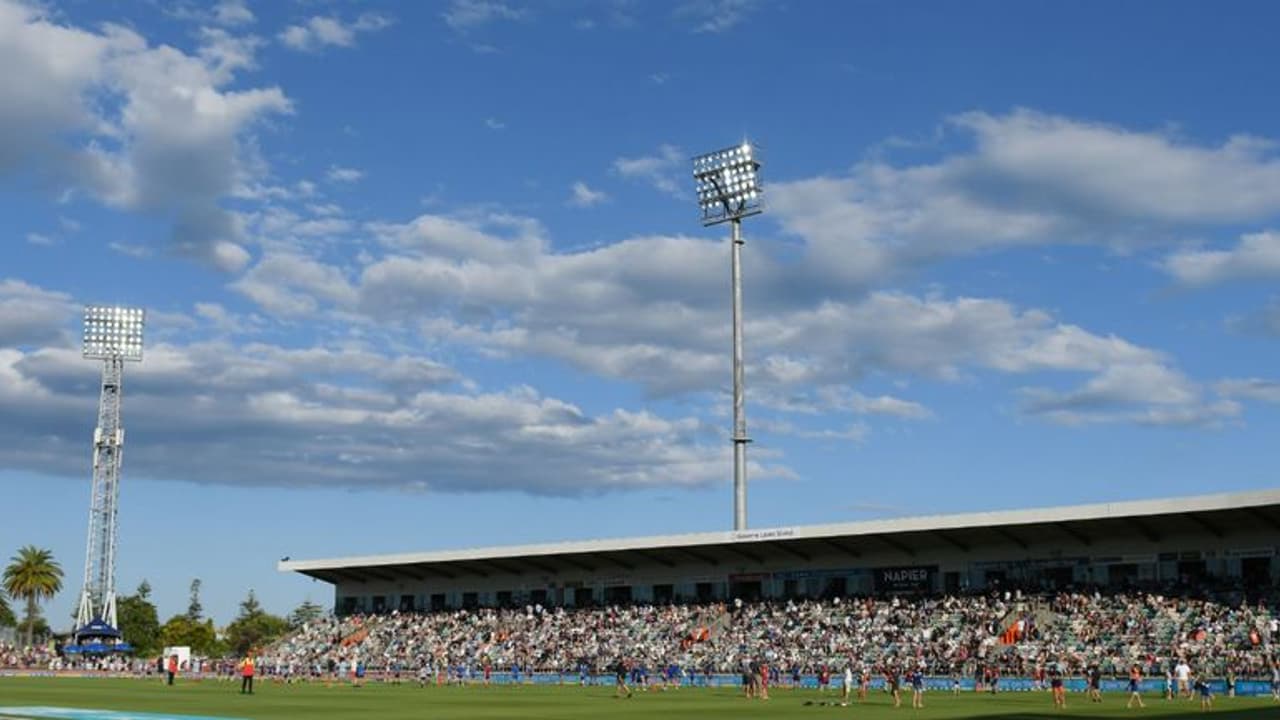 'ജസ്റ്റ് ഫോര് എ ചേഞ്ച്'; നേപ്പിയറില് കളി മുടക്കി വെയില് 'ജസ്റ്റ് ഫോര് എ ചേഞ്ച്'; നേപ്പിയറില് കളി മുടക്കി വെയില്