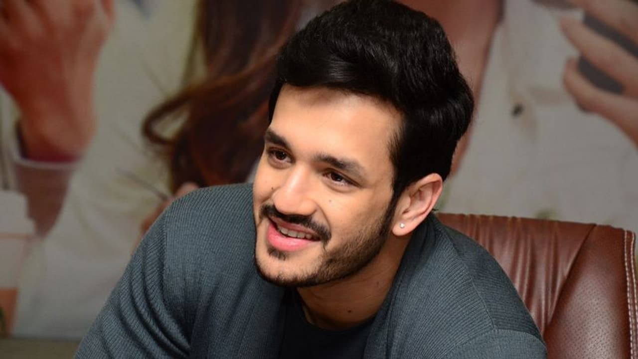 అఖిల్ నెక్ట్స్ ఆ బాలీవుడ్ రీమేకా?