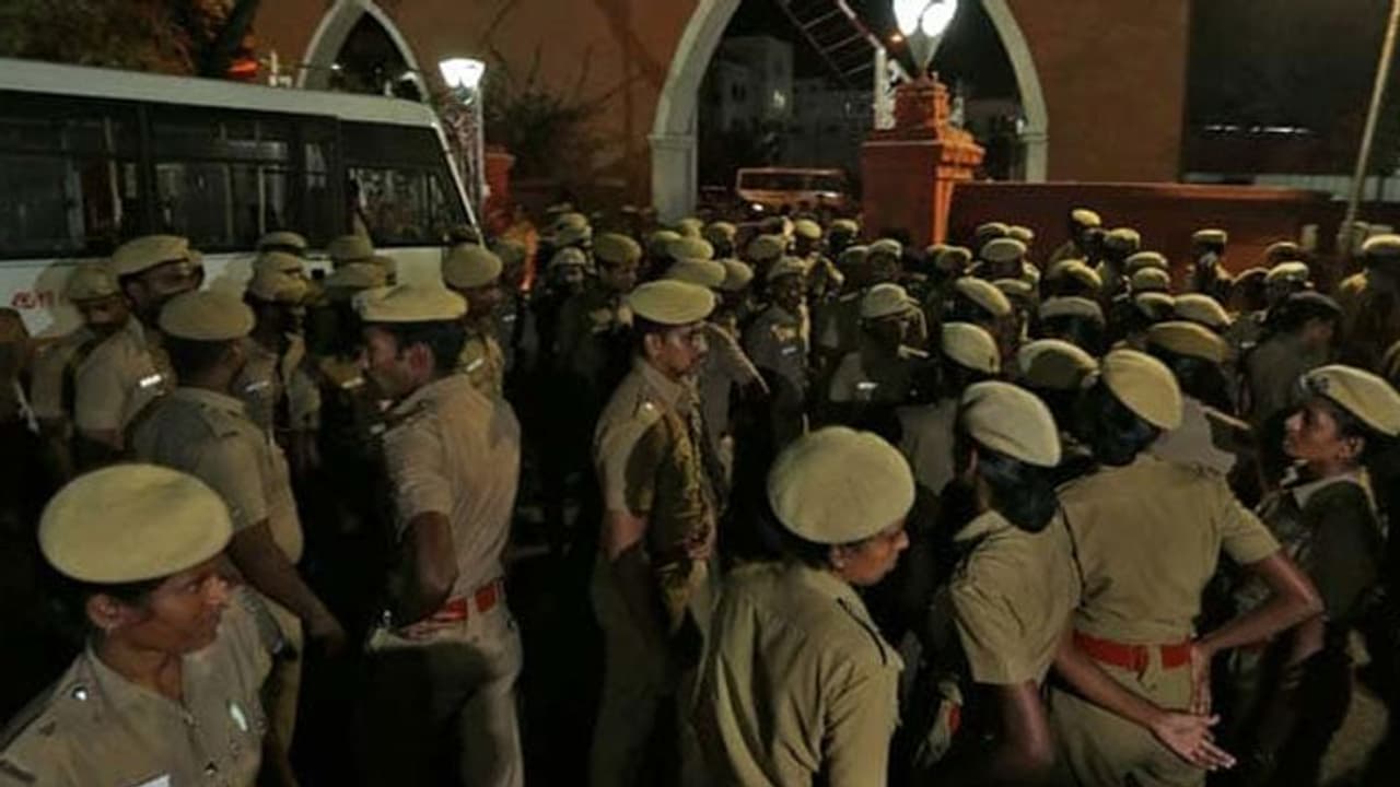 நெல்லையில் ஒரே மாதத்தில் 23 பேர் குண்டர் சட்டத்தில் கைது நெல்லையில் ஒரே மாதத்தில் 23 பேர் குண்டர் சட்டத்தில் கைது