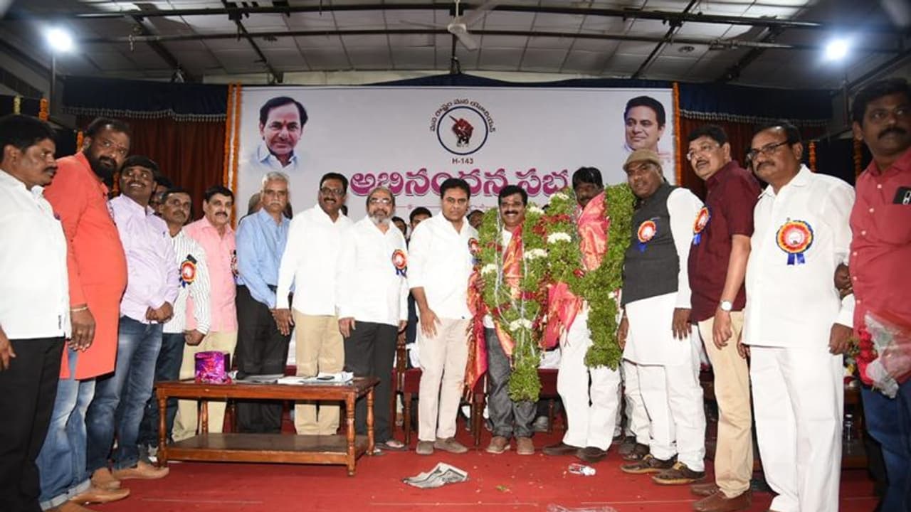 కేసీఆర్ పథకాలను కాపీ పేస్టు చేస్తున్నారు: బాబుపై కేటీఆర్ వ్యంగ్యాస్త్రాలు కేసీఆర్ పథకాలను కాపీ పేస్టు చేస్తున్నారు: బాబుపై కేటీఆర్ వ్యంగ్యాస్త్రాలు