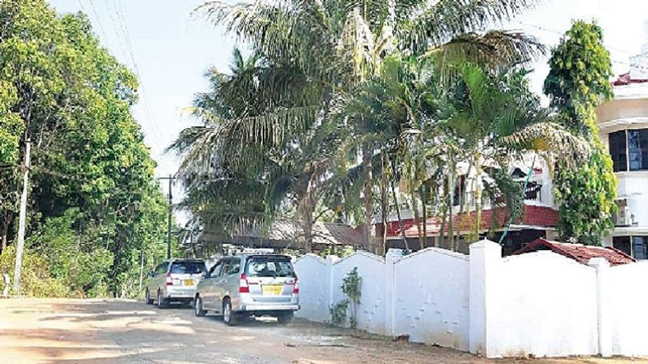 ಕಾಂಗ್ರೆಸ್ ನಾಯಕನ ಮೇಲೆ ಆದಾಯ ತೆರಿಗೆ ದಾಳಿ ಕಾಂಗ್ರೆಸ್ ನಾಯಕನ ಮೇಲೆ ಆದಾಯ ತೆರಿಗೆ ದಾಳಿ