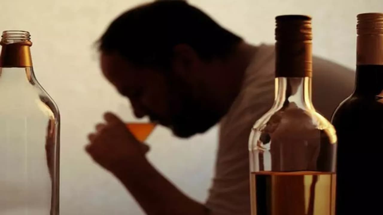 മദ്യപിക്കാന് പണം നല്കിയില്ല; ഭര്ത്താവ് ഭാര്യയുടെ ചെവി മുറിച്ചുമാറ്റി മദ്യപിക്കാന് പണം നല്കിയില്ല; ഭര്ത്താവ് ഭാര്യയുടെ ചെവി മുറിച്ചുമാറ്റി