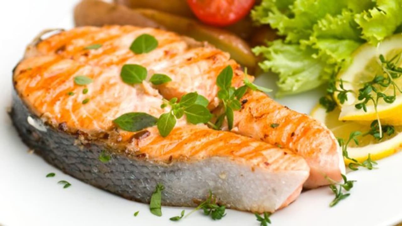 തടി കുറയ്ക്കാൻ ഫിഷ് ഡയറ്റ്; ശ്രദ്ധിക്കേണ്ട ചിലത് തടി കുറയ്ക്കാൻ ഫിഷ് ഡയറ്റ്; ശ്രദ്ധിക്കേണ്ട ചിലത്