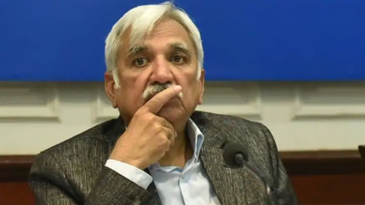 ఏపీలో ఒకేసారి ఎన్నికలు, ఈవీఎంలపై అనుమానాలొద్దు: సిఈసీ సునీల్ అరోరా ఏపీలో ఒకేసారి ఎన్నికలు, ఈవీఎంలపై అనుమానాలొద్దు: సిఈసీ సునీల్ అరోరా