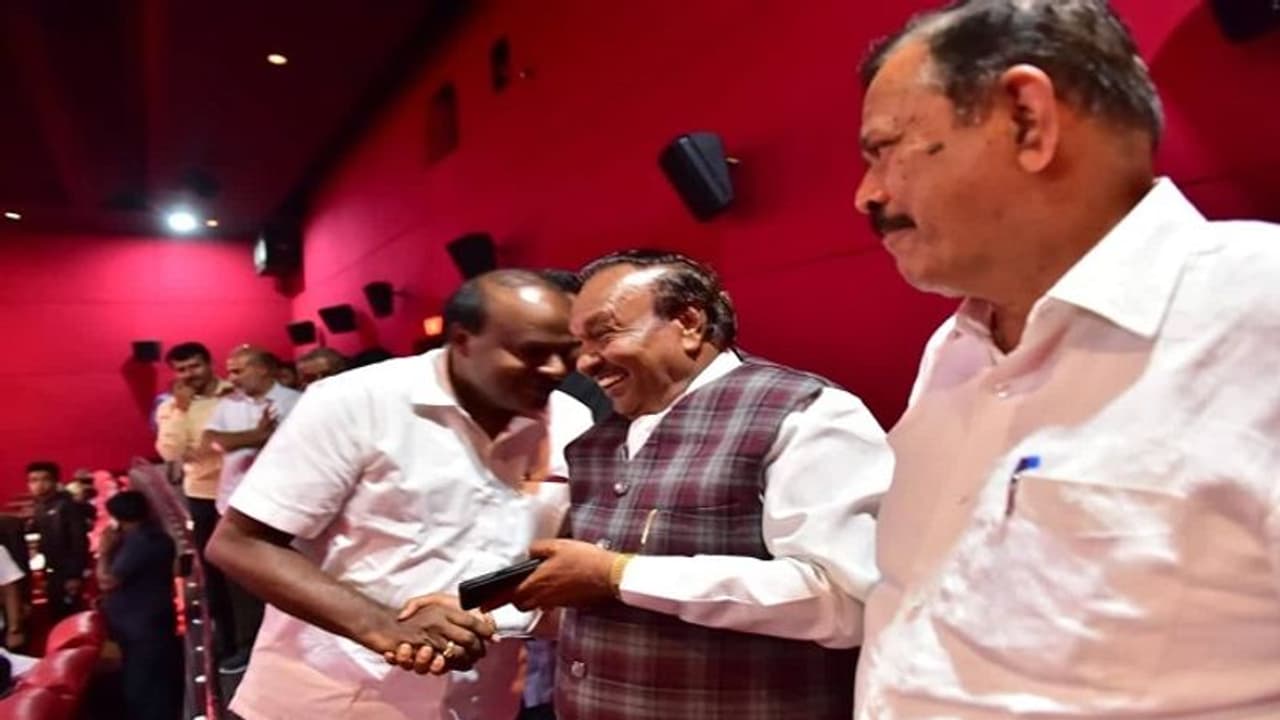 'ಸೀತಾರಾಮನ' ನೋಡಲು ಒಂದಾದ ಎಚ್‌ಡಿಕೆ ಈಶ್ವರಪ್ಪ..ನೋ ಪಾಲಿಟಿಕ್ಸ್