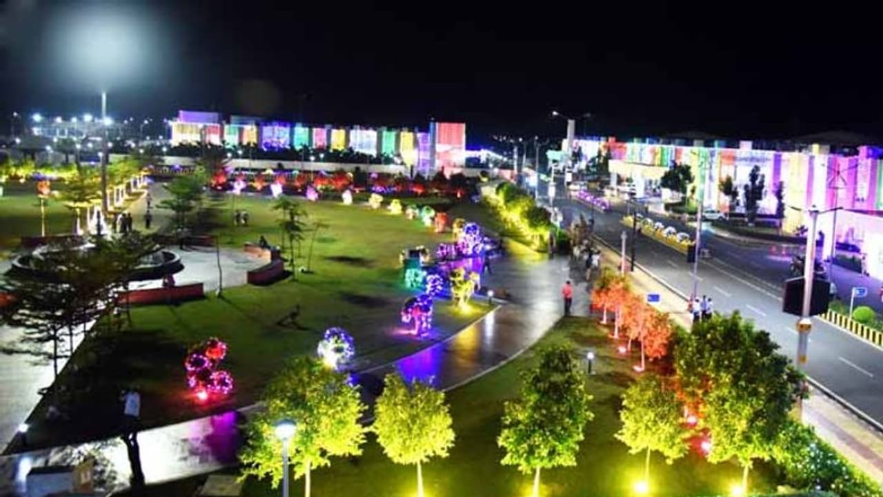 రిపబ్లిక్ డే వేడుకలు: విద్యుత్ దీపాల వెలుగులో ఏపీ సచివాలయం రిపబ్లిక్ డే వేడుకలు: విద్యుత్ దీపాల వెలుగులో ఏపీ సచివాలయం