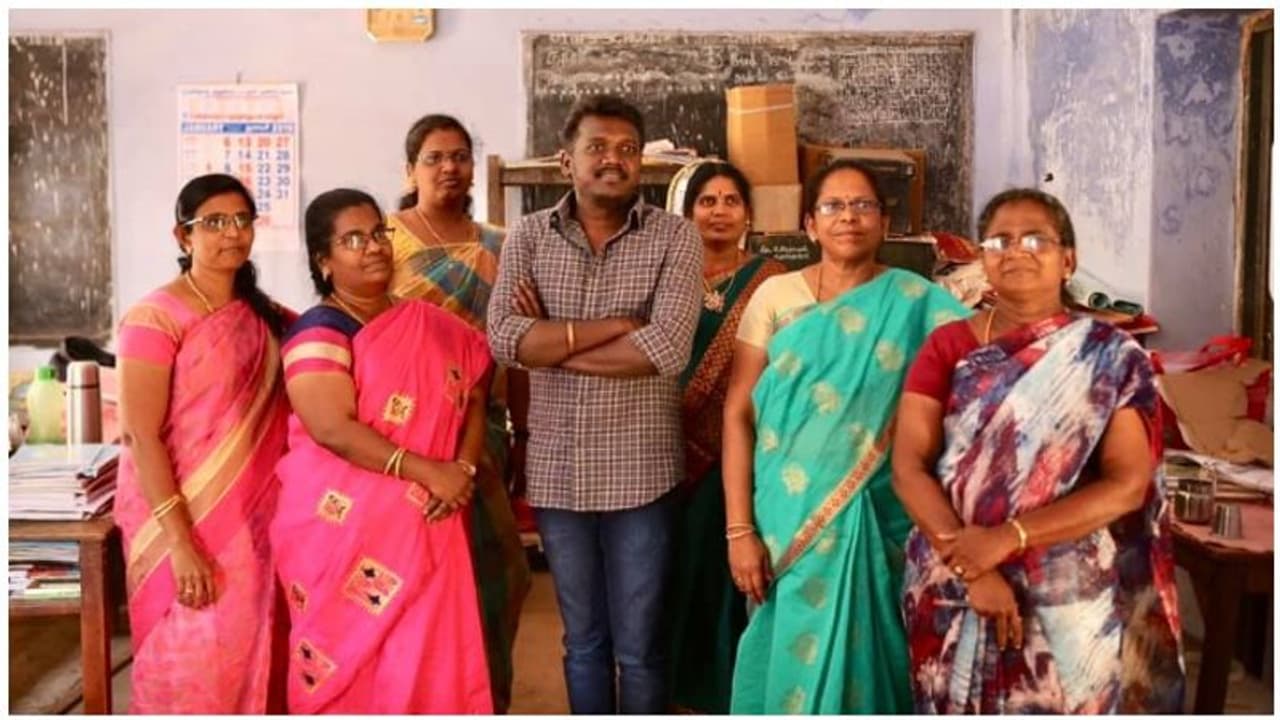 ’என்ன மனுஷன்யா இவரு... ஆசிரியர்களைப் பார்த்து தேம்பித்தேம்பி அழுத மாரி செல்வராஜ்... ’என்ன மனுஷன்யா இவரு... ஆசிரியர்களைப் பார்த்து தேம்பித்தேம்பி அழுத மாரி செல்வராஜ்...