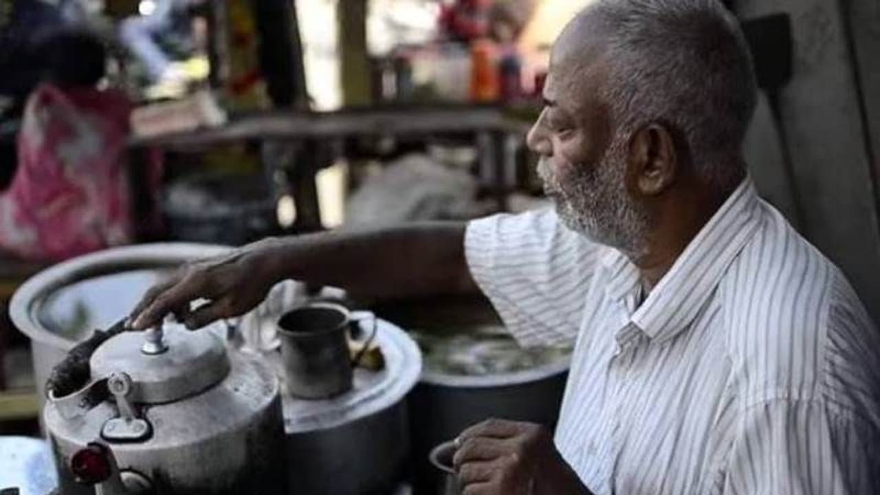 ...वो चायवाला जिसके खुद पीएम मोदी हैं मुरीद, पहुंचे थे मिलने
