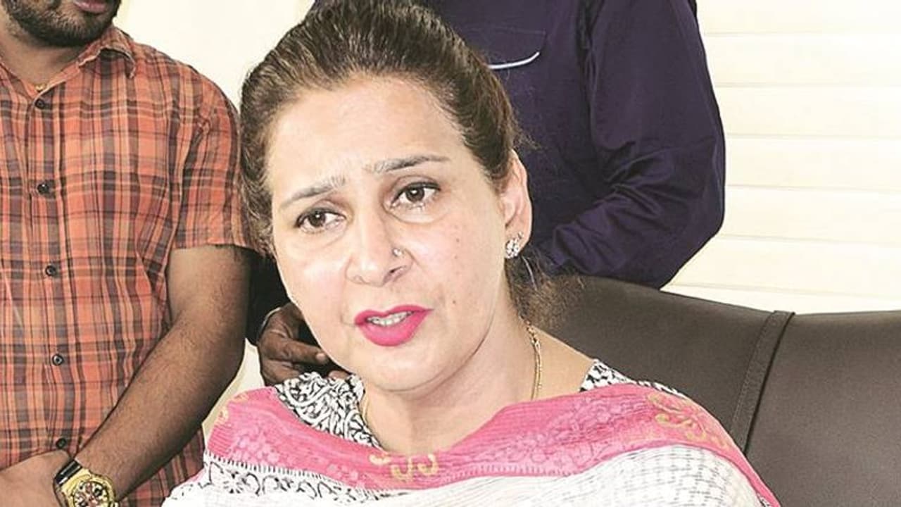 नवजोत सिंह सिद्धू के बाद उनकी पत्नी ने बढ़ाई कांग्रेस की मुश्किलें, जानें क्या है मामला