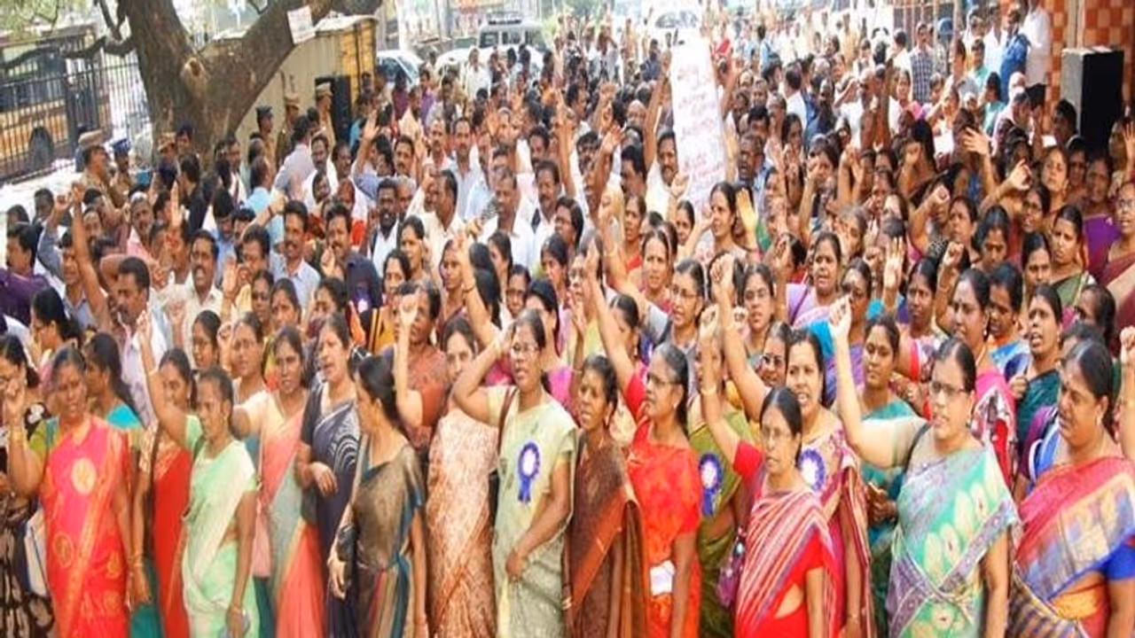 தமிழக முதலமைச்சருக்கு சபாஷ் போட்ட அரசுப்பள்ளி ஆசிரியர்கள்..!! கிருமி நாசினி தெளிக்க வேண்டுகோள்...!! தமிழக முதலமைச்சருக்கு சபாஷ் போட்ட அரசுப்பள்ளி ஆசிரியர்கள்..!! கிருமி நாசினி தெளிக்க வேண்டுகோள்...!!