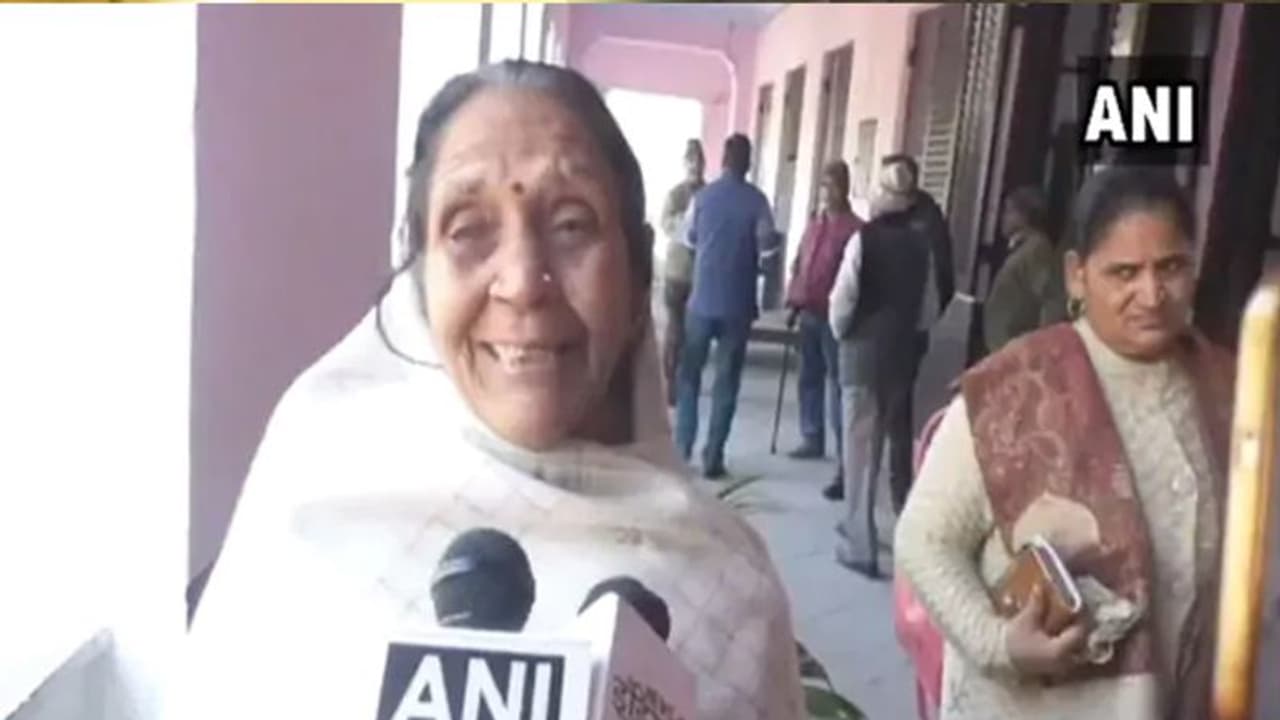 ದೇಶಕ್ಕಾಗಿ ಪ್ರಾಣ ತ್ಯಾಗ ಮಾಡಿದ ಸ್ವಾತಂತ್ರ್ಯ ಸೇನಾನಿ: ಮಗಳಿಗೀಗ ರಸ್ತೆಯೇ ಗತಿ! ದೇಶಕ್ಕಾಗಿ ಪ್ರಾಣ ತ್ಯಾಗ ಮಾಡಿದ ಸ್ವಾತಂತ್ರ್ಯ ಸೇನಾನಿ: ಮಗಳಿಗೀಗ ರಸ್ತೆಯೇ ಗತಿ!