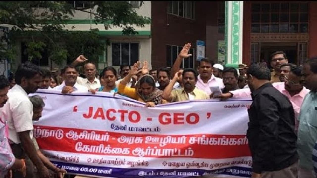 12 லட்சம் வாக்குகளை அள்ள பிளான் போடும் அதிமுக... கடைசி நேரத்தில் அனாமத்தா போவதைத் தடுக்க பக்கா பிளான்!! 12 லட்சம் வாக்குகளை அள்ள பிளான் போடும் அதிமுக... கடைசி நேரத்தில் அனாமத்தா போவதைத் தடுக்க பக்கா பிளான்!!