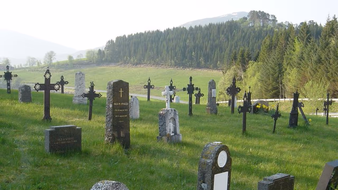 ಸತ್ತ ಮಗ ಬದುಕಿ ಬರುತ್ತಾನೆಂದು 38 ದಿನ ಸ್ಮಶಾನದಲ್ಲೇ ಕಳೆದ ತಂದೆ!