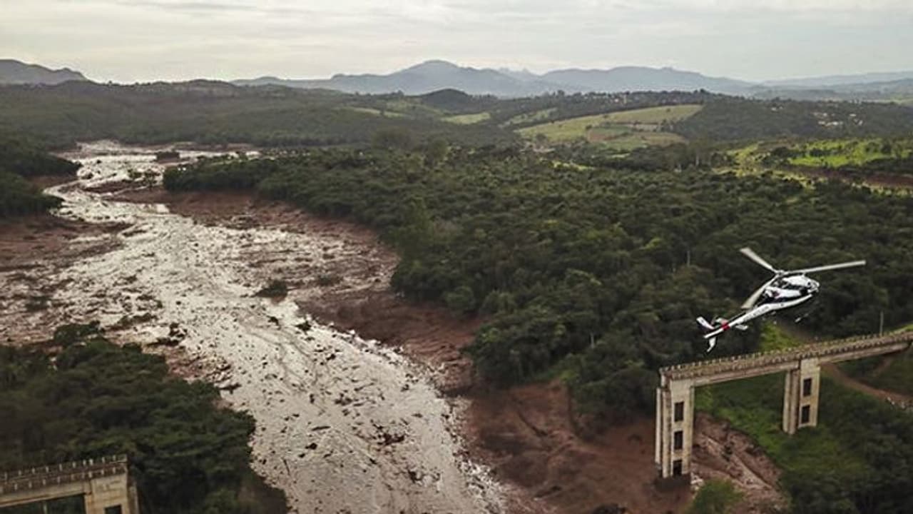 ಡ್ಯಾಂ ಒಡೆದು 58 ಸಾವು: 300 ಜನ ನಾಪತ್ತೆ ಡ್ಯಾಂ ಒಡೆದು 58 ಸಾವು: 300 ಜನ ನಾಪತ್ತೆ