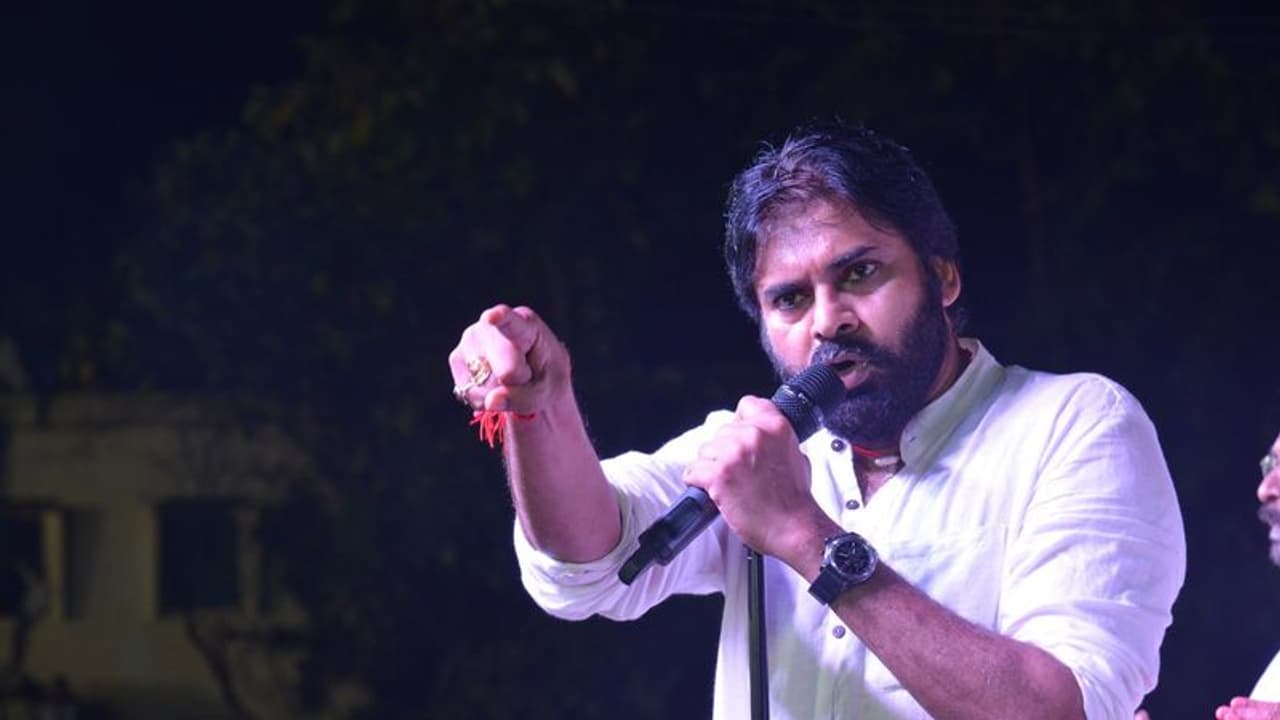 పథకాలు జనరంజకం.. కానీ పాలన జనవిరుద్ధం: జగన్పై పవన్ సెటైర్లు పథకాలు జనరంజకం.. కానీ పాలన జనవిరుద్ధం: జగన్పై పవన్ సెటైర్లు