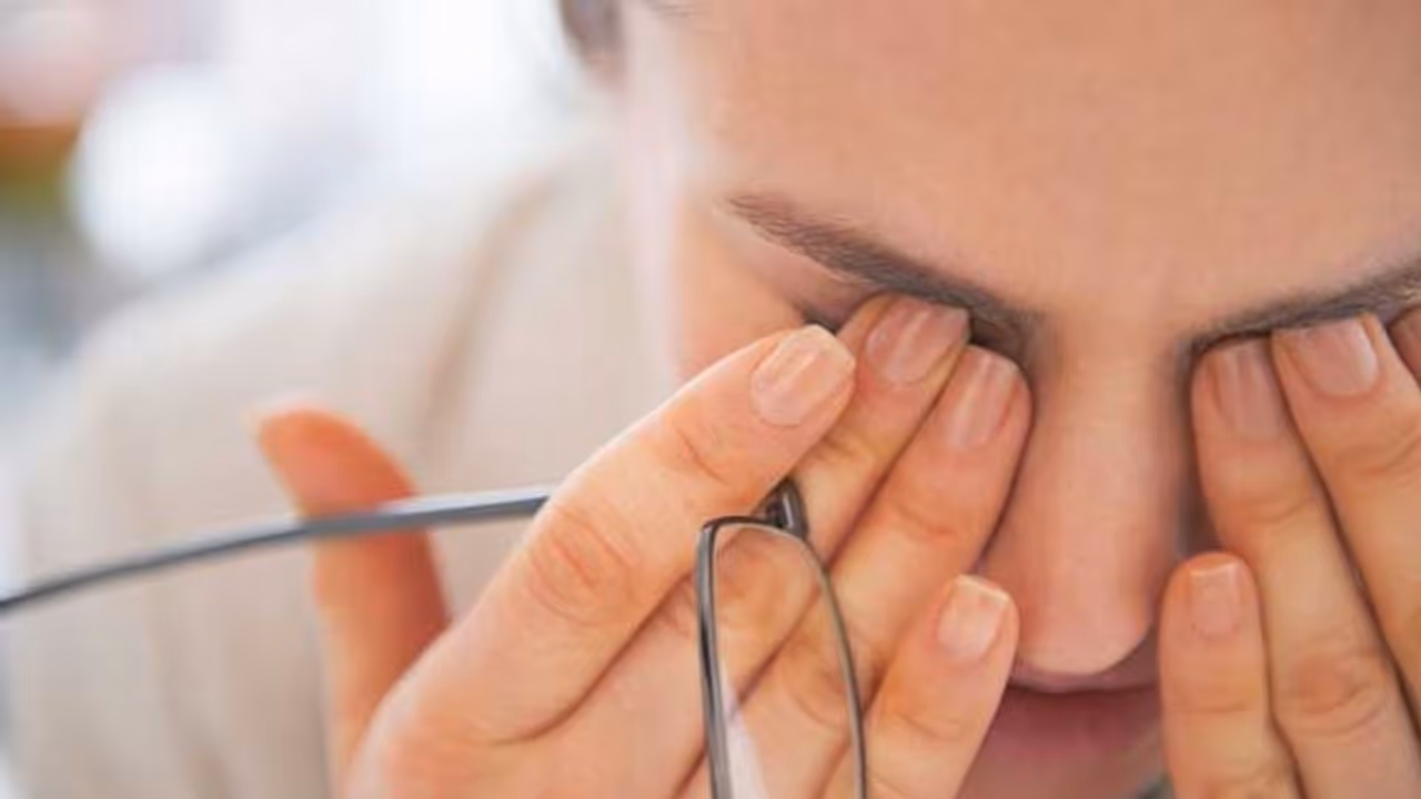 പ്രമേഹം കണ്ണുകളെ ബാധിക്കുന്നത് എങ്ങനെ തിരിച്ചറിയാം? ഇത് ഭേദപ്പെടുത്താൻ സാധിക്കുമോ? പ്രമേഹം കണ്ണുകളെ ബാധിക്കുന്നത് എങ്ങനെ തിരിച്ചറിയാം? ഇത് ഭേദപ്പെടുത്താൻ സാധിക്കുമോ?